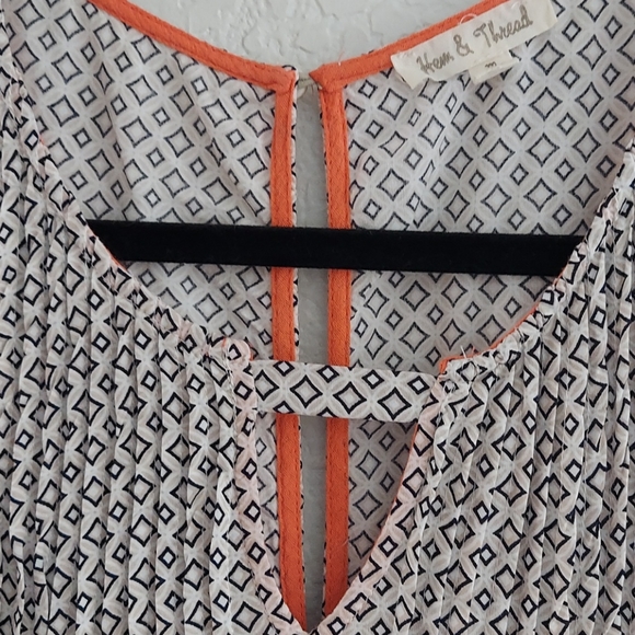 Hem & Thread Tank Size M - Picture 2 of 8